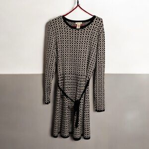 Elegant Black and Cream Patterned Dress